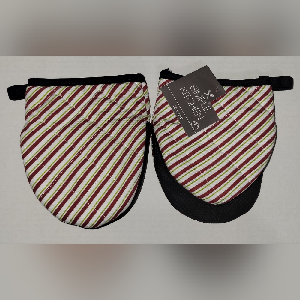 2 Piece Striped Red/Green Mini Oven Mitts